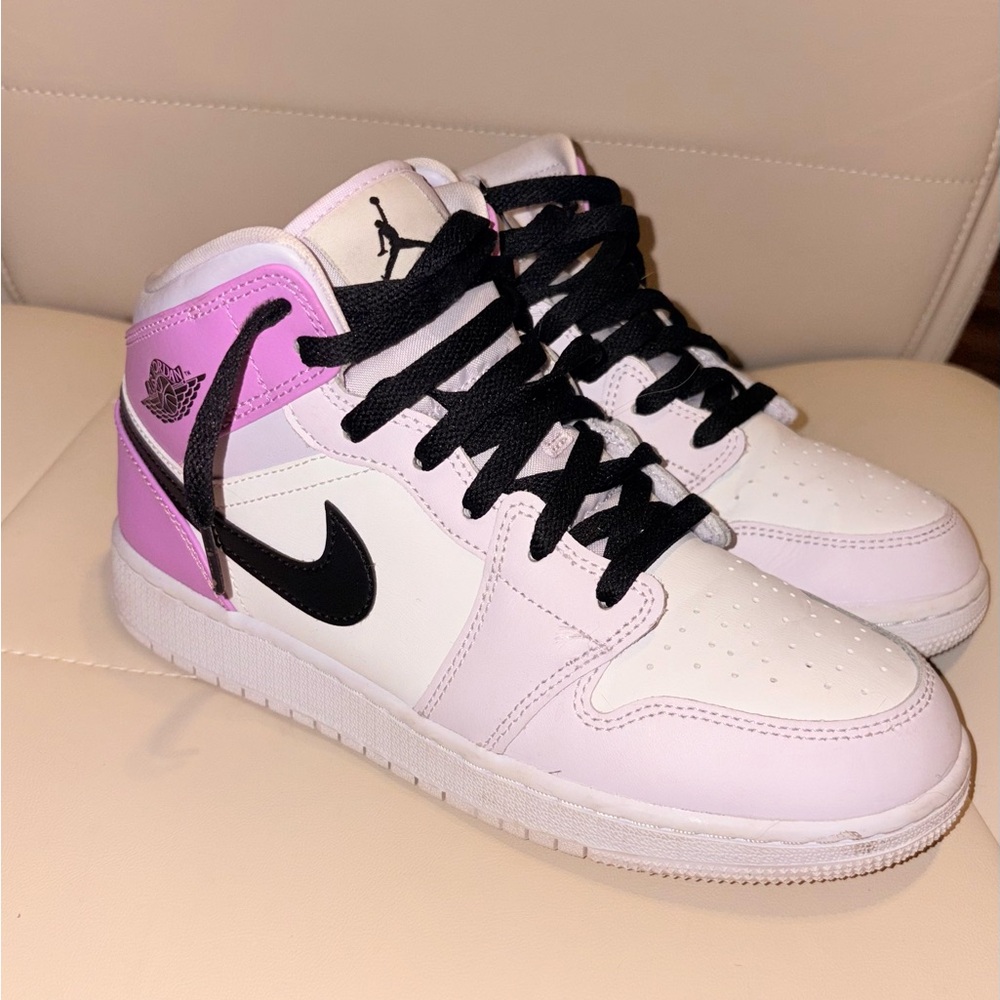 Nike Air Jordan 1 Mid Barely Grape